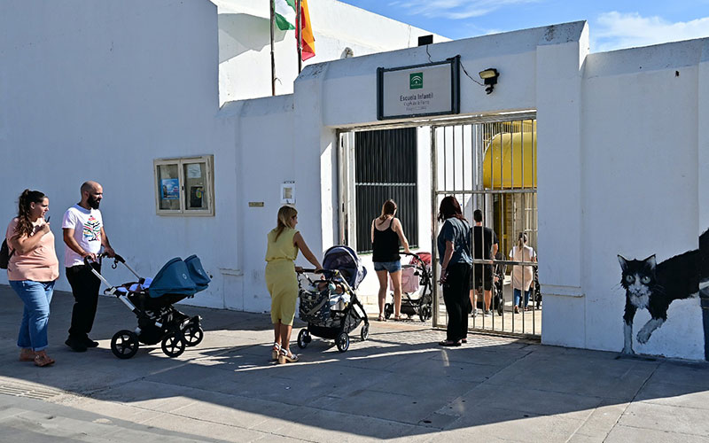 El curso comienza en Cádiz con más de 2.500 plazas sin cubrir en las escuelas infantiles, que demandan la «gratuidad total» para este ciclo